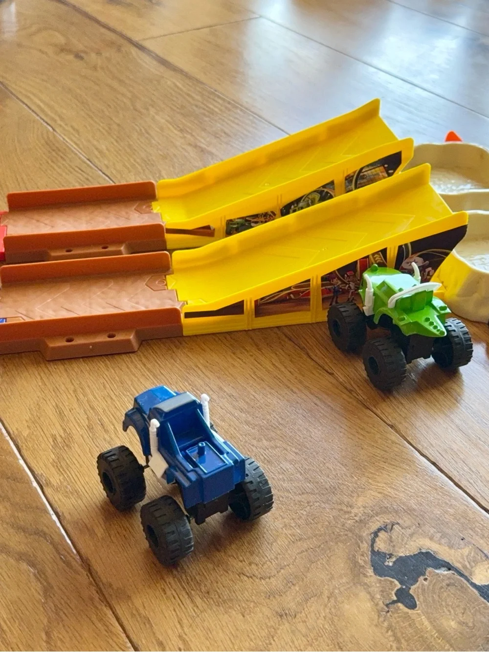 EUC: Fisher-Price Nickelodeon Blaze & the Monster Machines Mud Pit Race Track